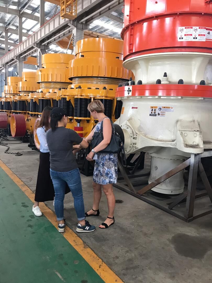 عميل أوكرانيا يدفع زيارة للتحقق من مخروط sandvik