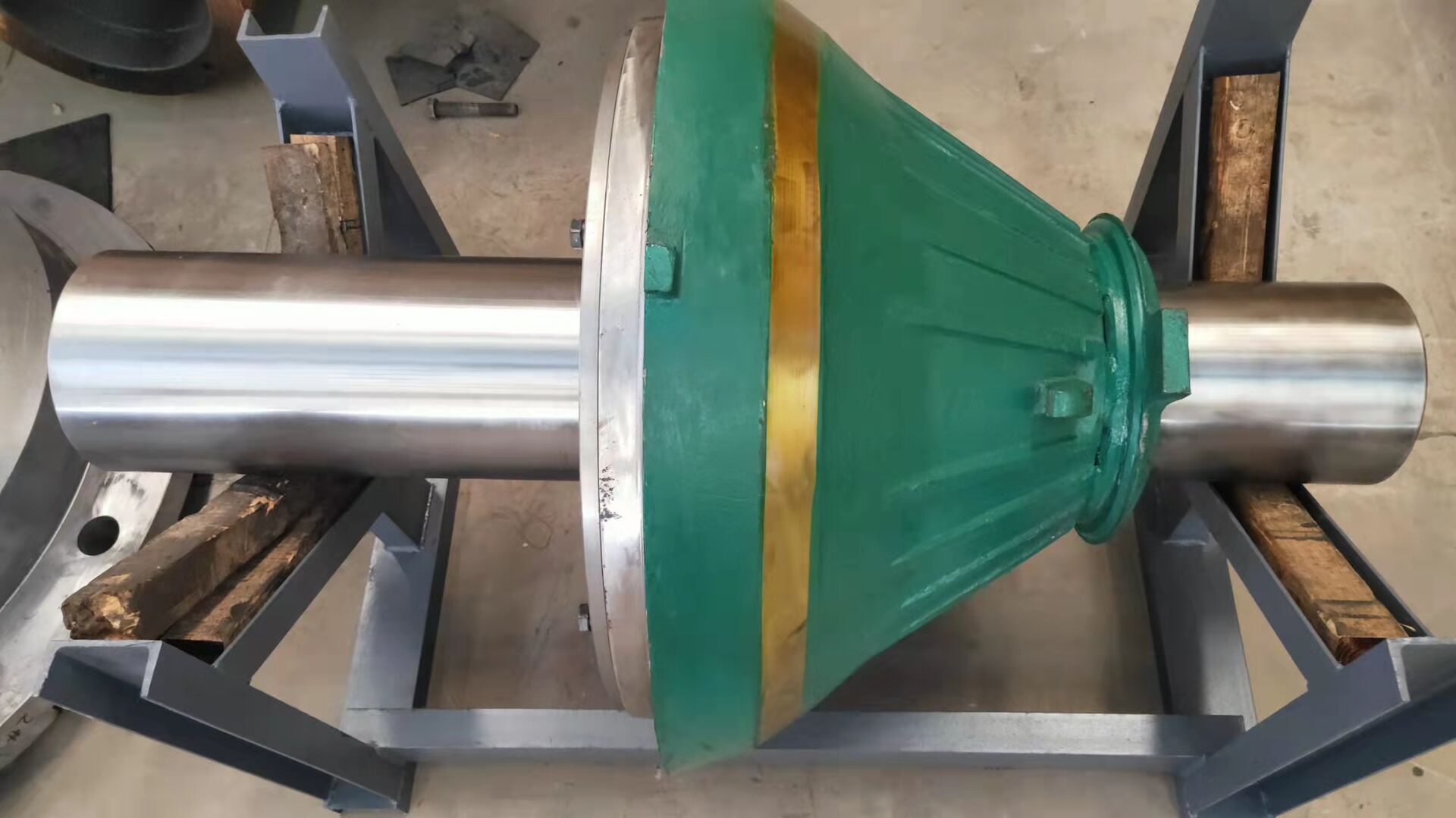 بيع مجموعة عمود الوشاح METSO GP100 إلى اليونان