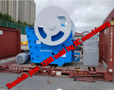 بيع كسارة فكية Sandvik 1208. نقوم بتغيير لوحة الفك الجديدة والمطلية بالآلة ، وفحص اللوحة الجديدة.