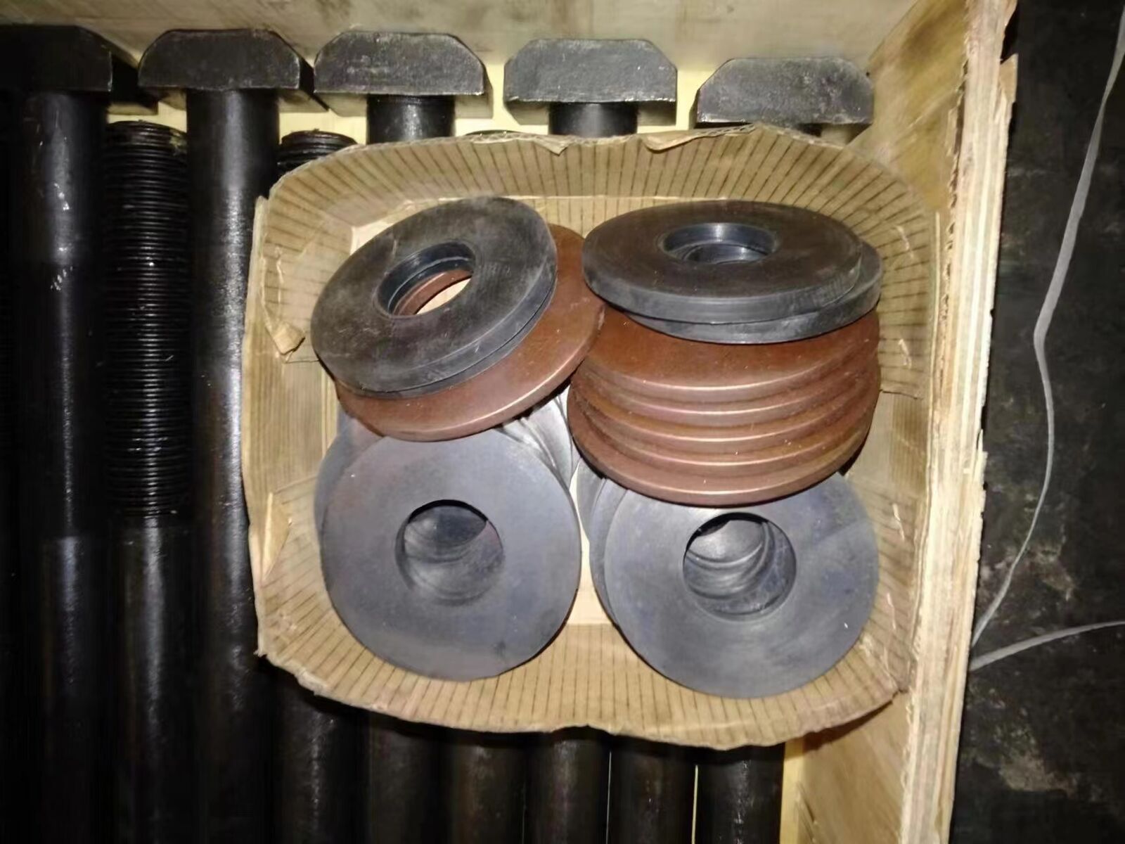 tornillo y tuerca para metso C110