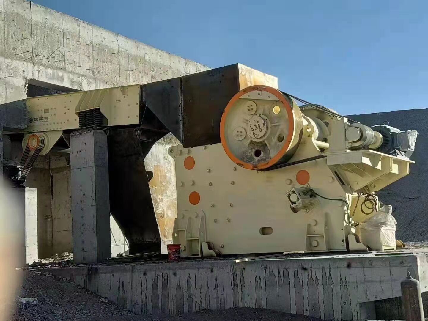 TRITURADORA DE MANDÍBULAS ROOTS BC140