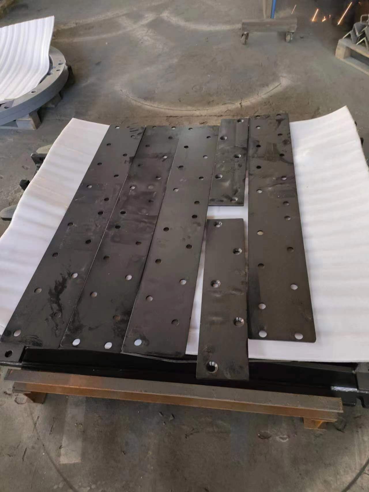 alimentador metso VF-561 Repuestos: barra y placa de acero