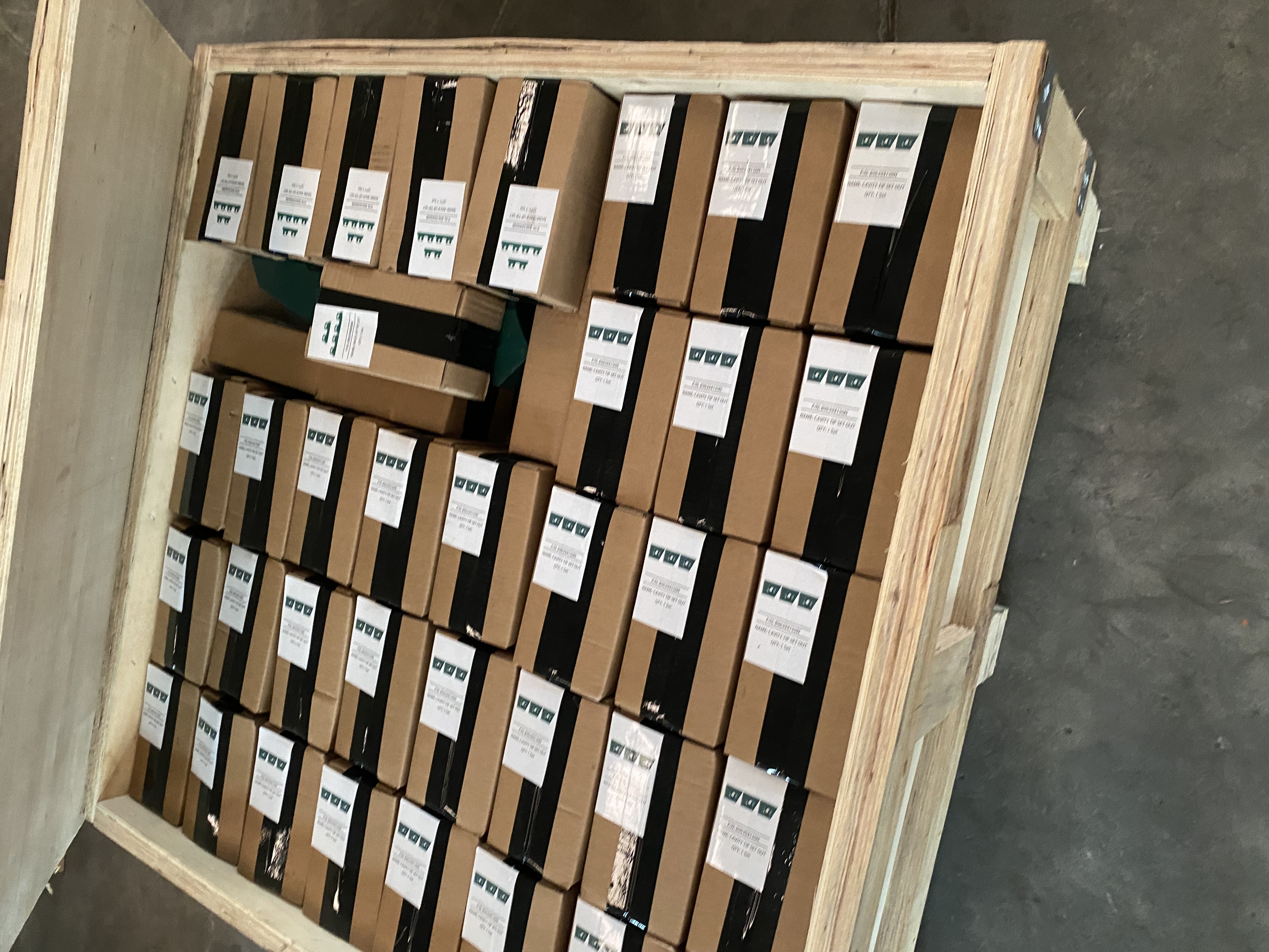 Exportación de piezas Metso C96 C80, Barmac 7150 Se (puntas, anillo ocular, placa de rodadura) a Perú