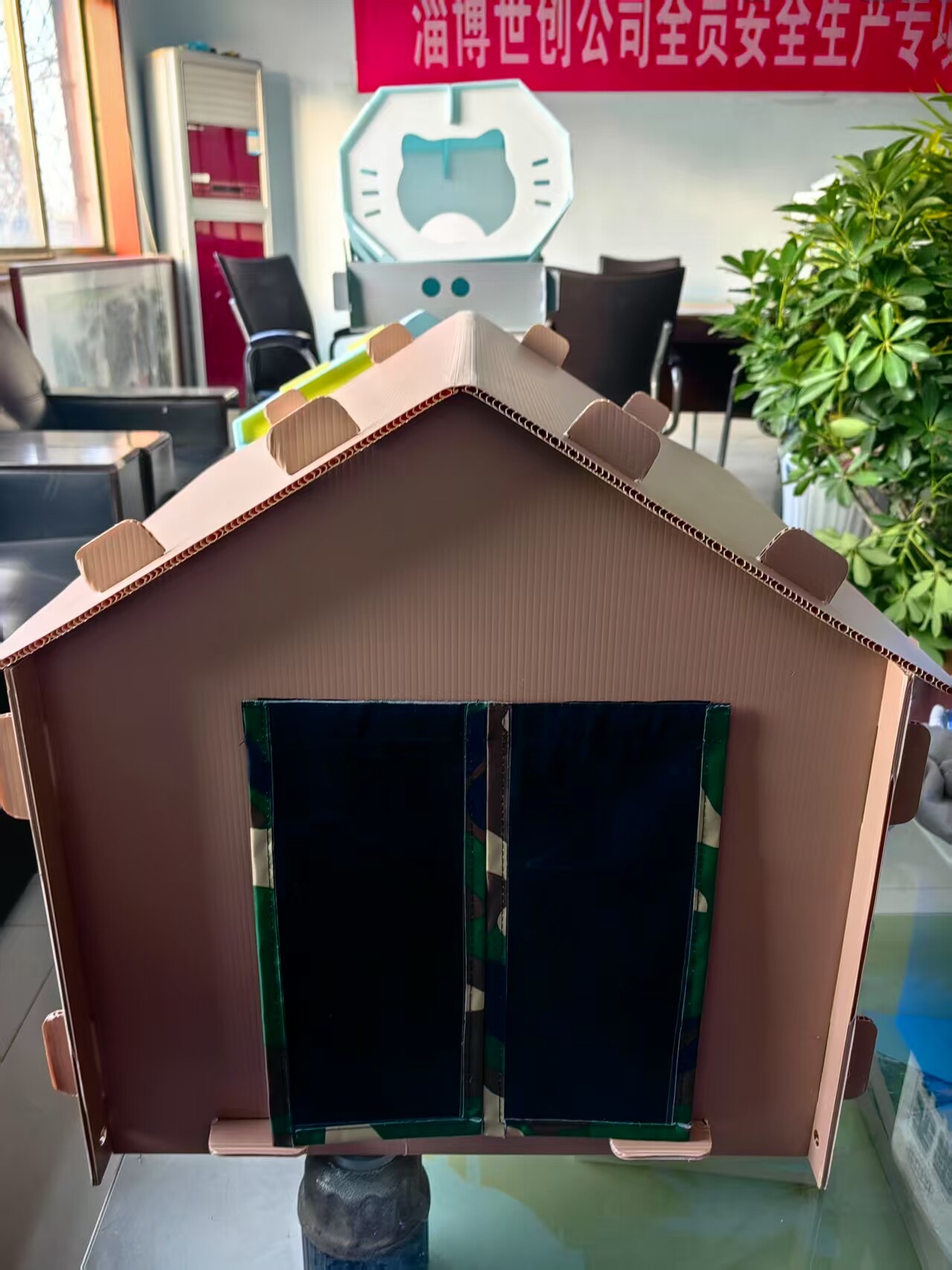 Eco-friendly Corrugated Plastic Outdoor Cat Houses