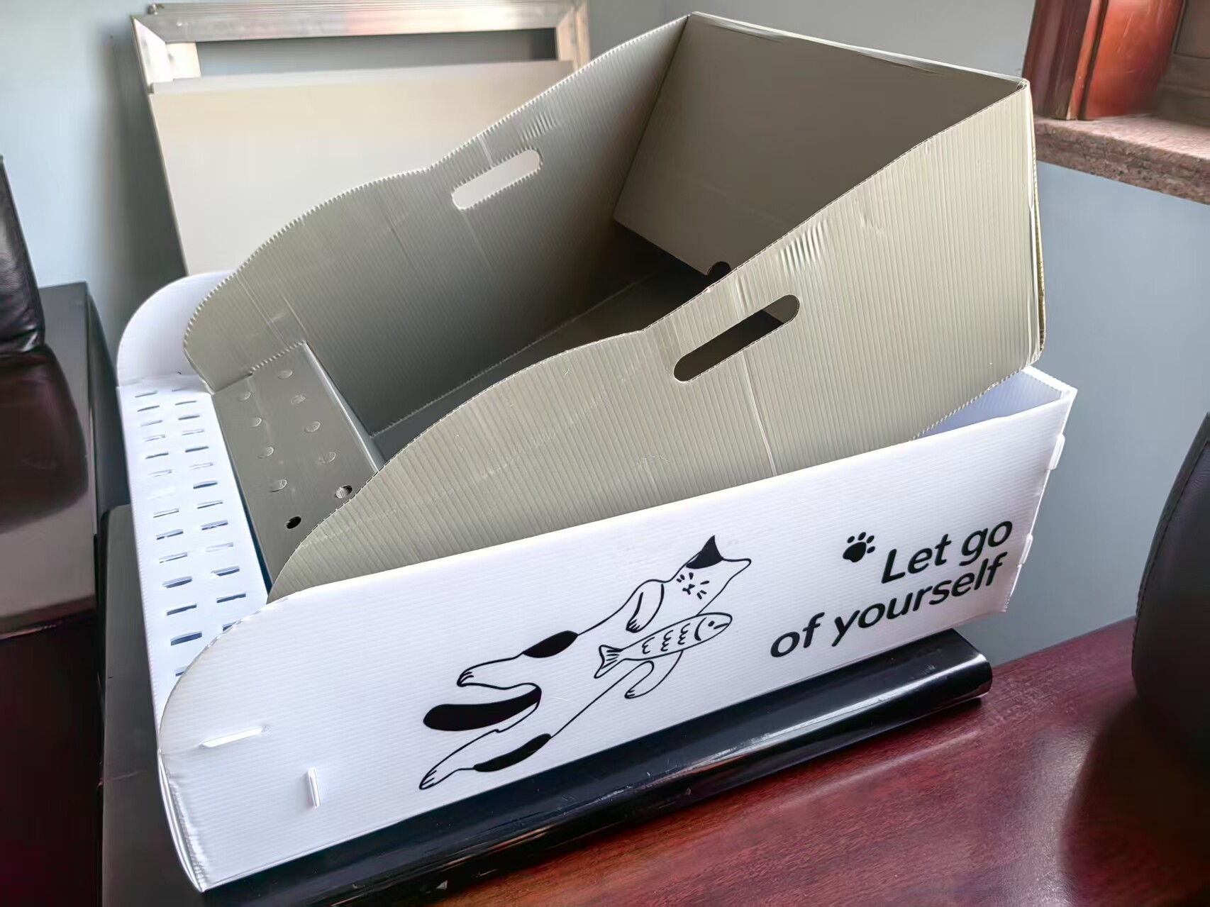 Disposable Cat Litter Box for Travel made by eco-friendly material