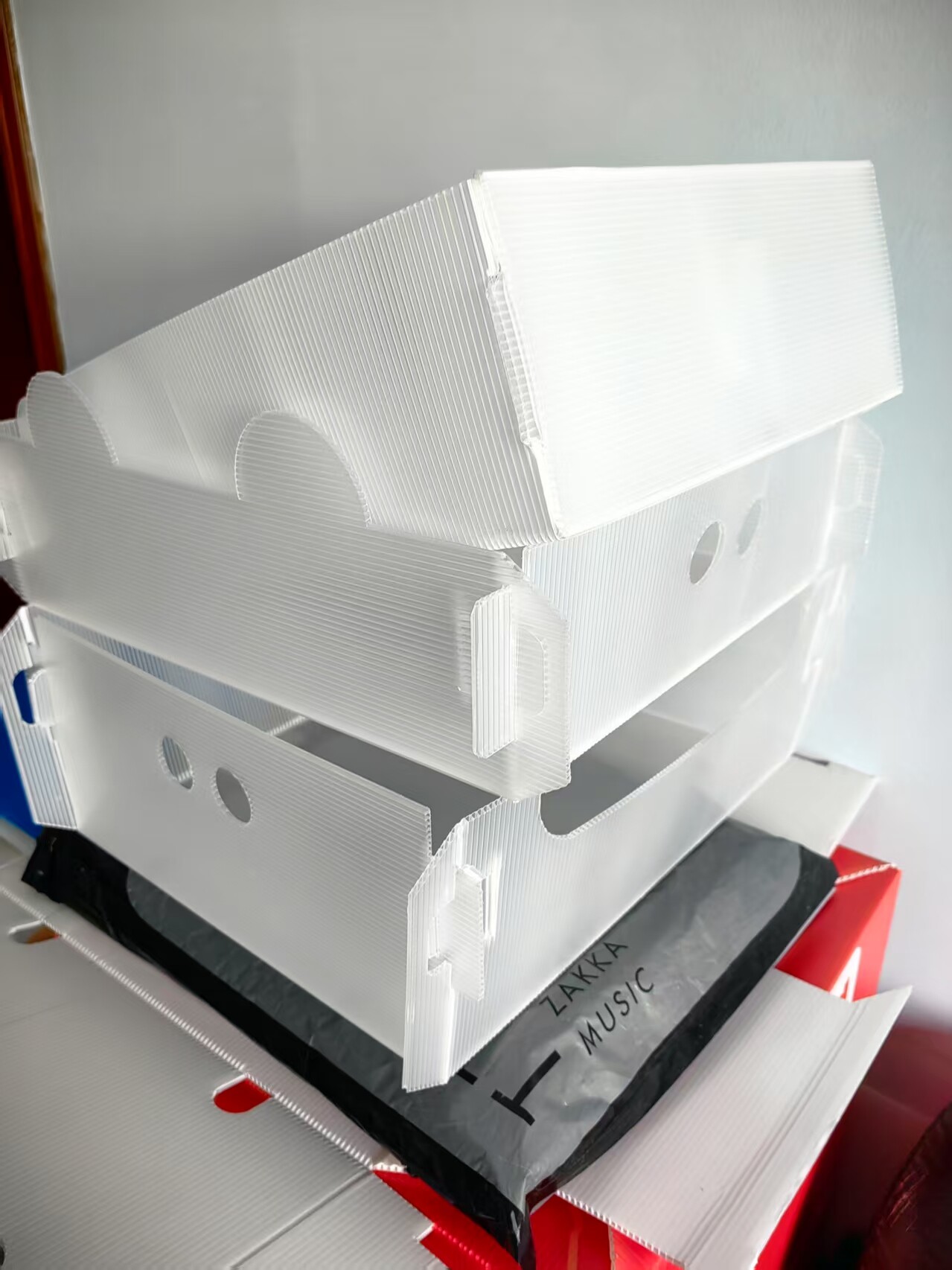 Disposable Cat Litter Box for Travel made by eco-friendly material