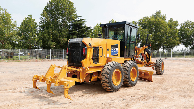 3 SEM 922F AWD