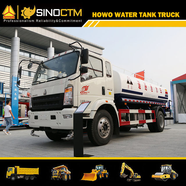 SINOTRUK HOWO Light Truck 4X2 Fuel Tank Truck 5cbm for sale