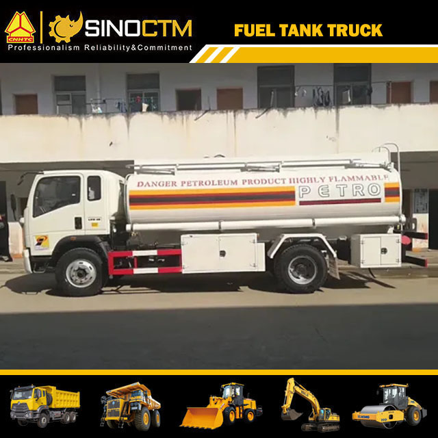 SINOTRUK HOWO 4X2 Fuel Tank Light Truck 9cbm Price