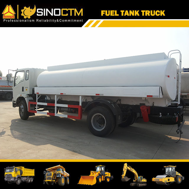 SINOTRUK HOWO 4X2 Fuel Tank Light Truck 9cbm Price