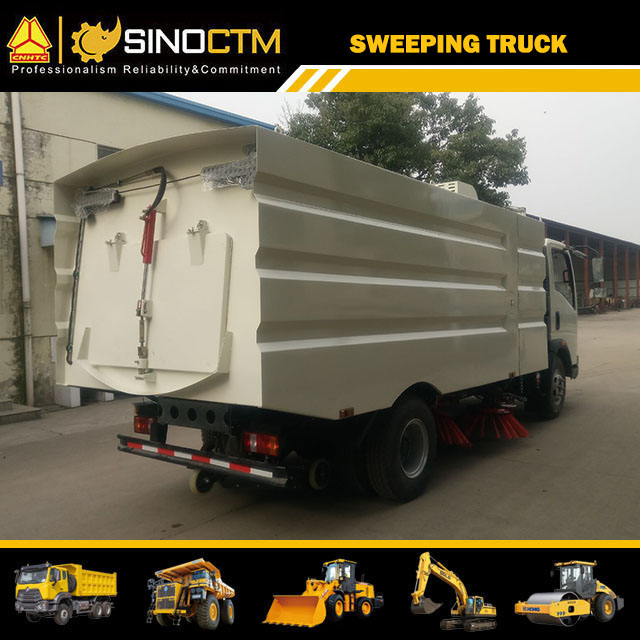 Garbage Sweeping 5ton Sinotruk HOWO Truck Vacuum Sweeper