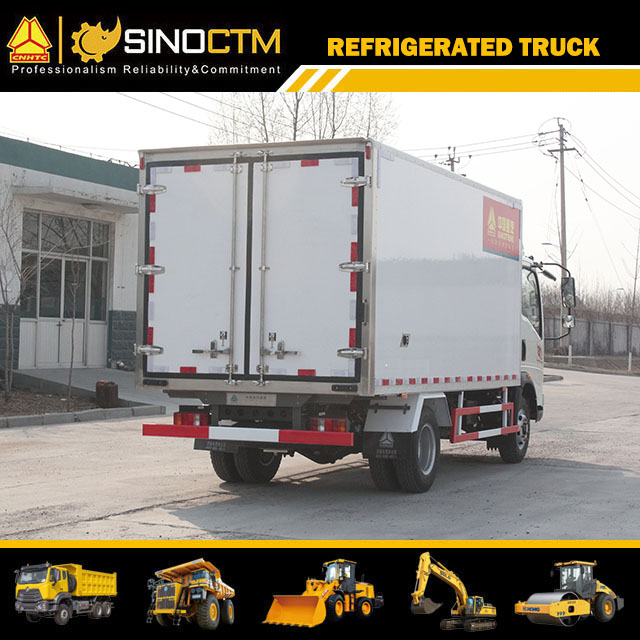 Sinotruck HOWO 4X2 5tons Refrigerated Cold Room Van Trucks Price with Aluminum Shutter Door