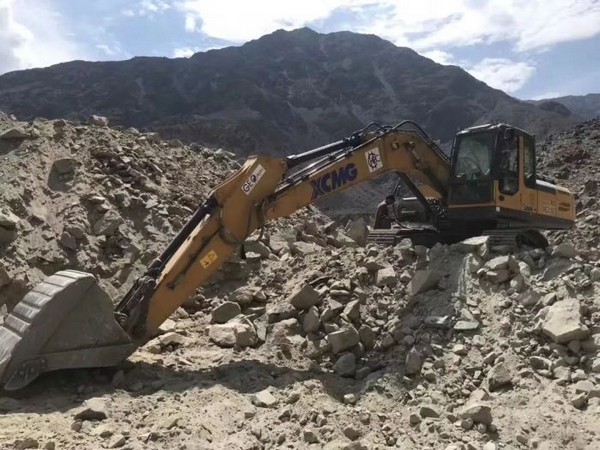 XCMG products fit a variety of extreme operating conditions!