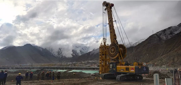 Digging at three kilometers above sea level, XCMG underground diaphragm wall grabber in Tibet