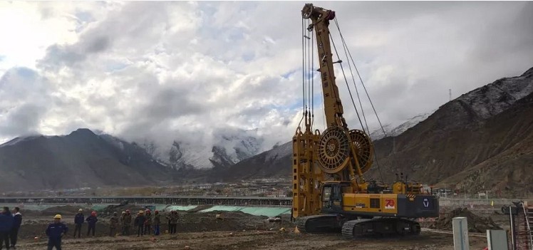 Digging at three kilometers above sea level, XCMG underground diaphragm wall grabber in Tibet