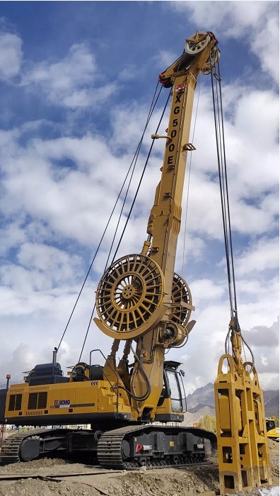 Digging at three kilometers above sea level, XCMG underground diaphragm wall grabber in Tibet