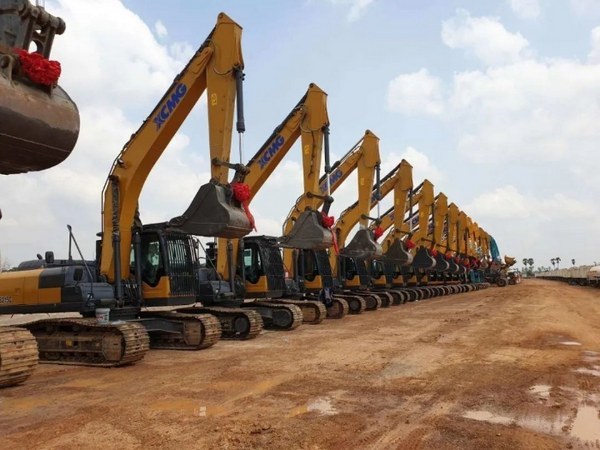 8-1.jpg A Power from the East! XCMG Excavators Help the Cooperation between China and Cambodia