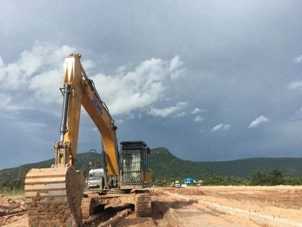 8-2.jpg A Power from the East! XCMG Excavators Help the Cooperation between China and Cambodia