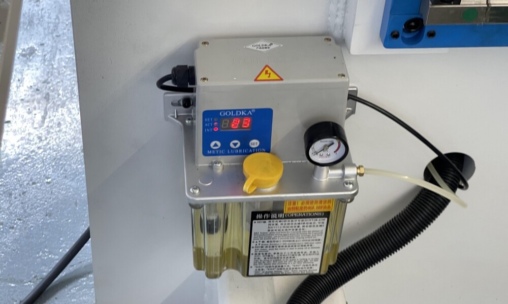 servo press brake (2).jpg servo press brake (2).jpg