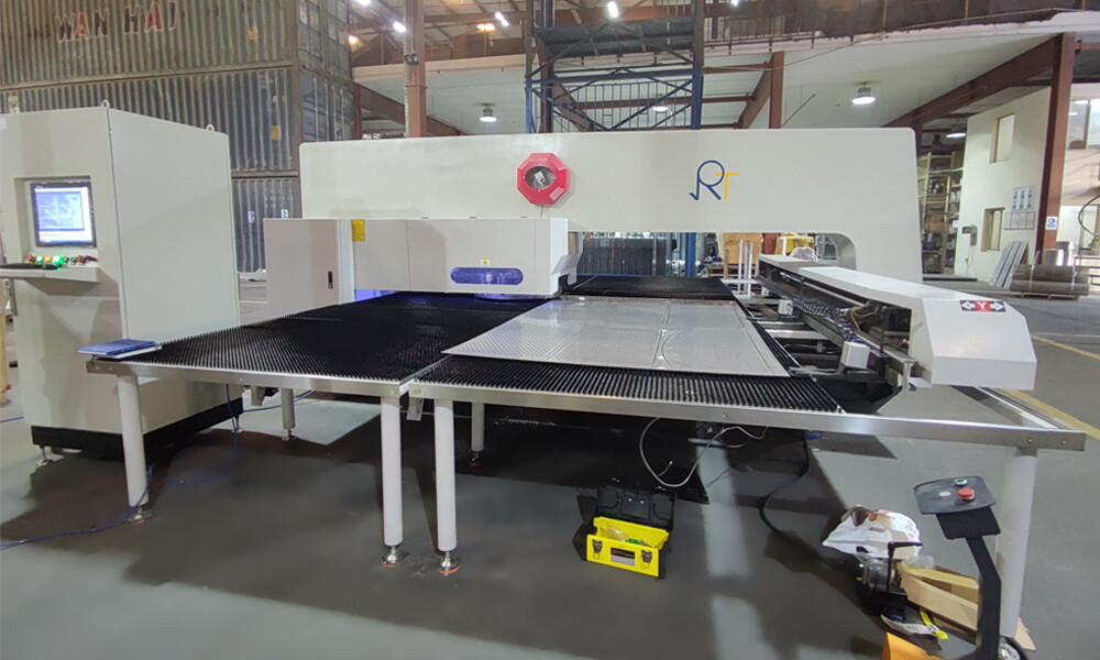 Mechanical CNC Turret Punching Machine