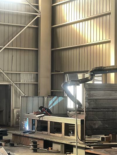 Strict quality inspection of all welded parts. Only the welded parts that pass the inspection can enter the next process. After welding, artificial aging treatment and heat treatment procedures are required to ensure the accuracy and stability of the CNC machine.