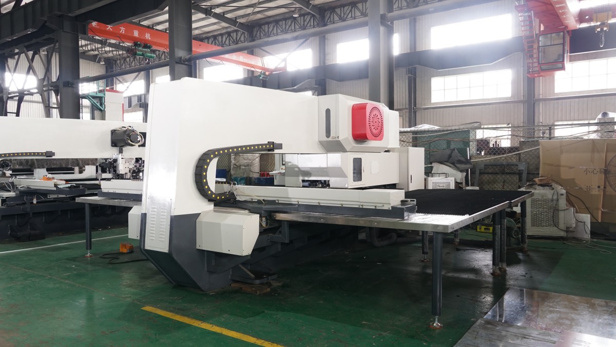 CNC Turret Punch Fiber Laser Combination Machine Will Be Shipped To Brazil