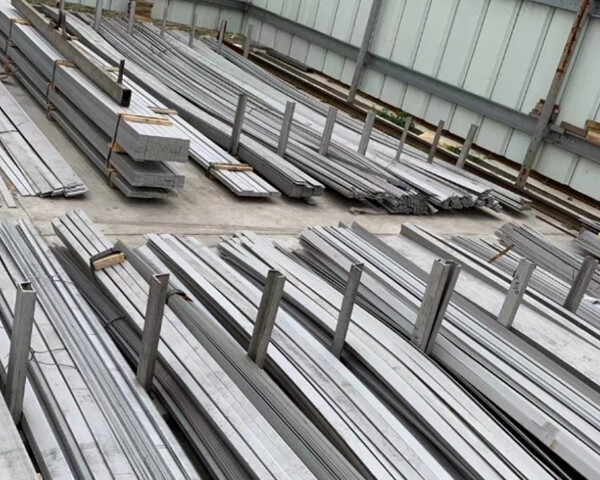 Stainless steel flat bar