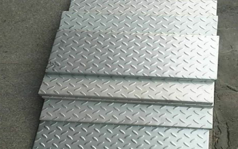 Stainless steel checkered plate