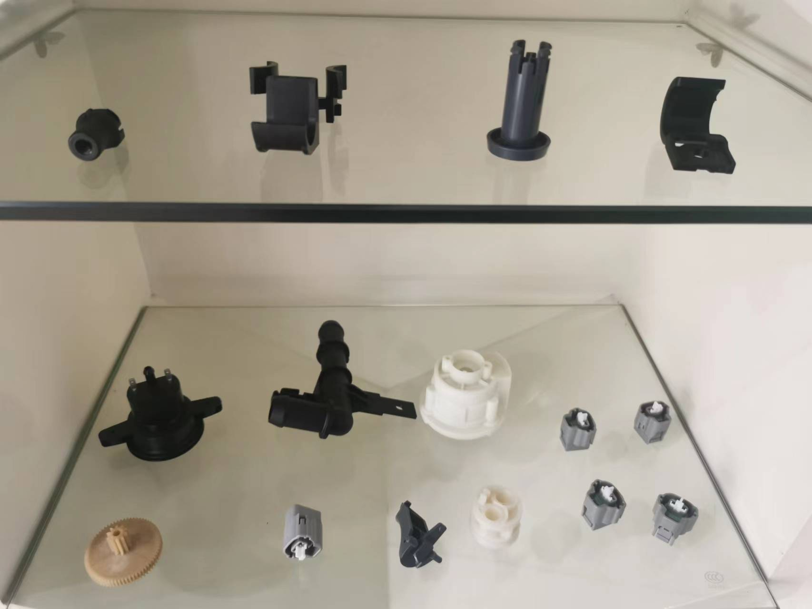 Production of precision injection molded parts