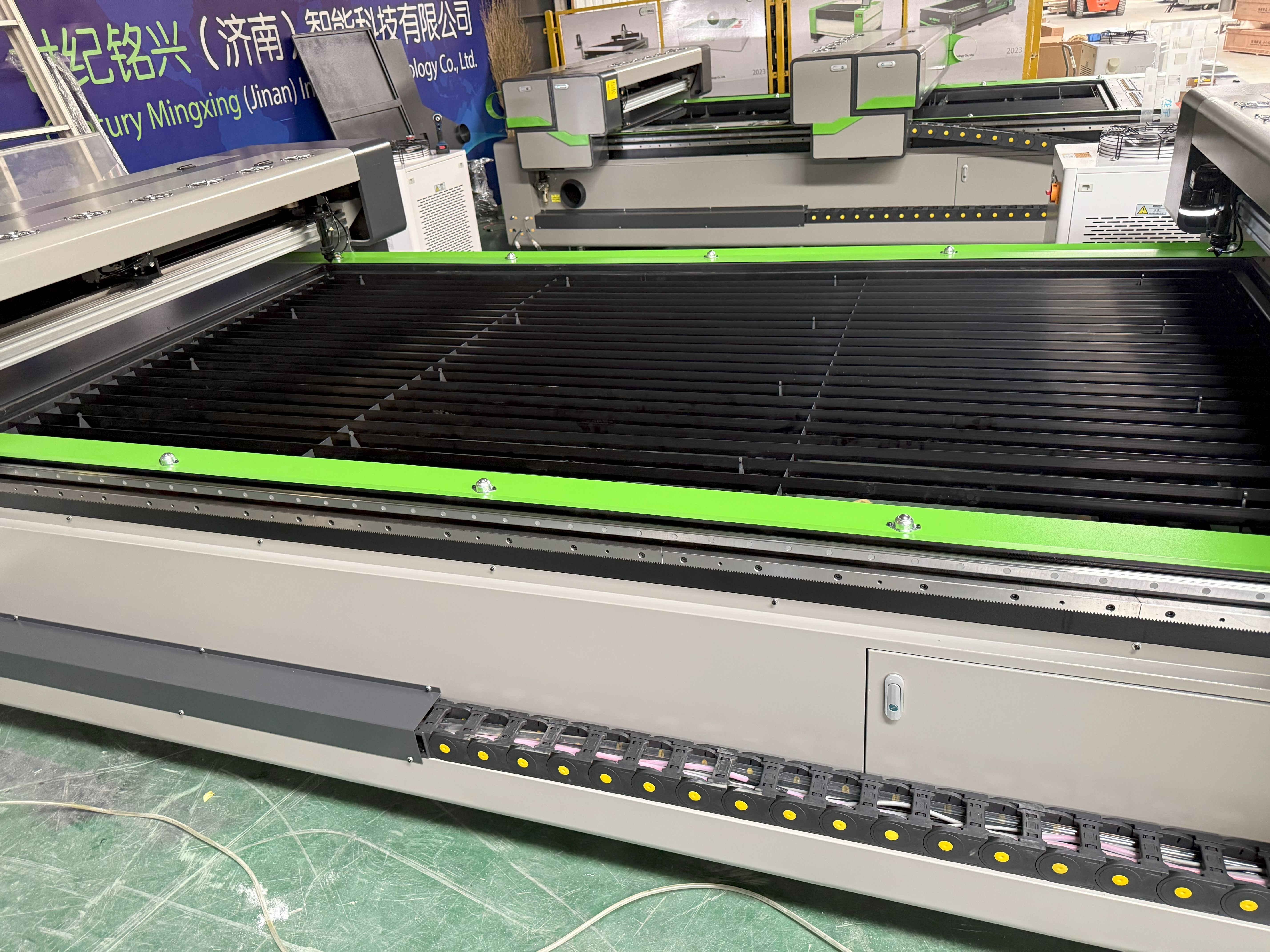 Máquina de corte y grabado láser de doble haz 1325