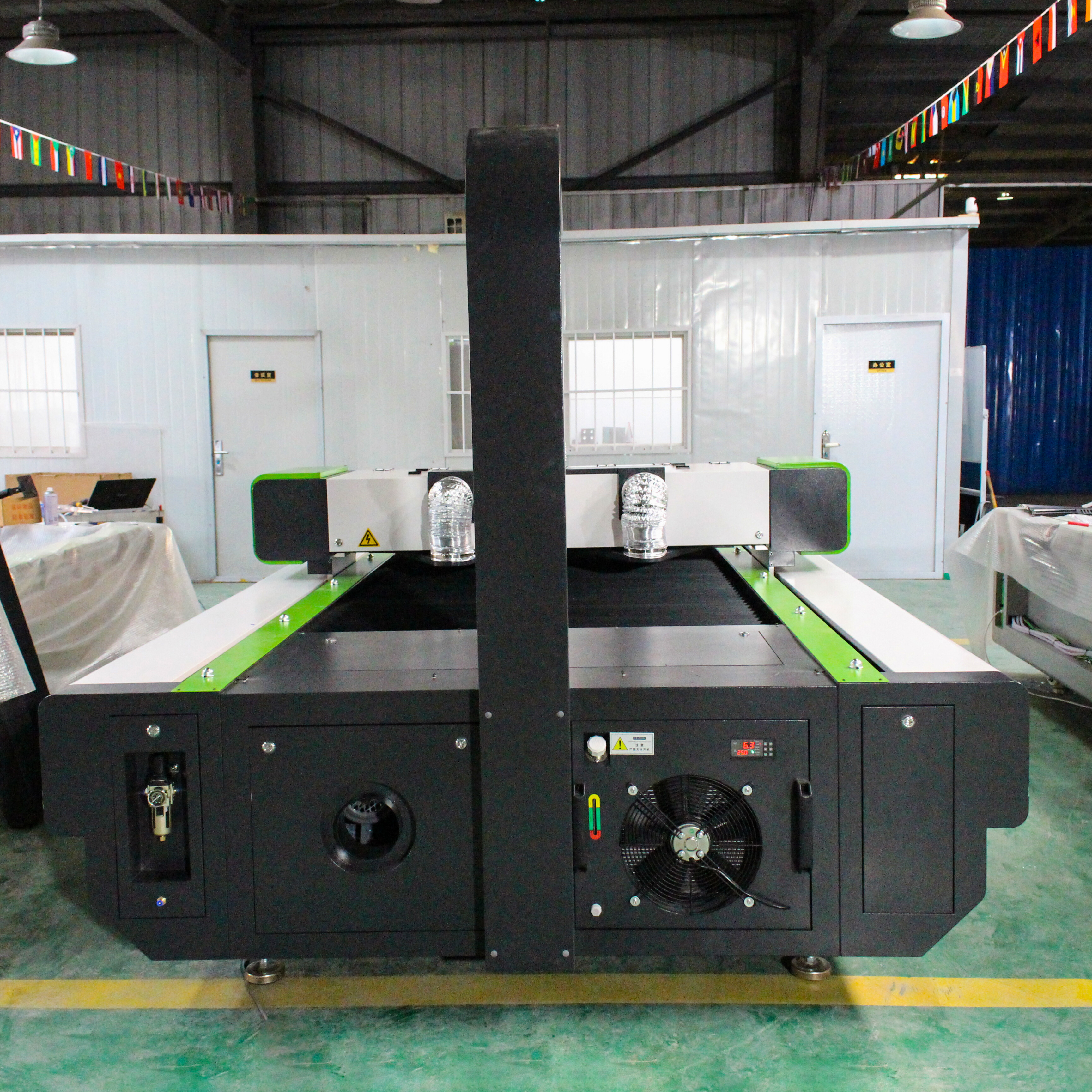 Máquina de corte y grabado láser por levitación magnética