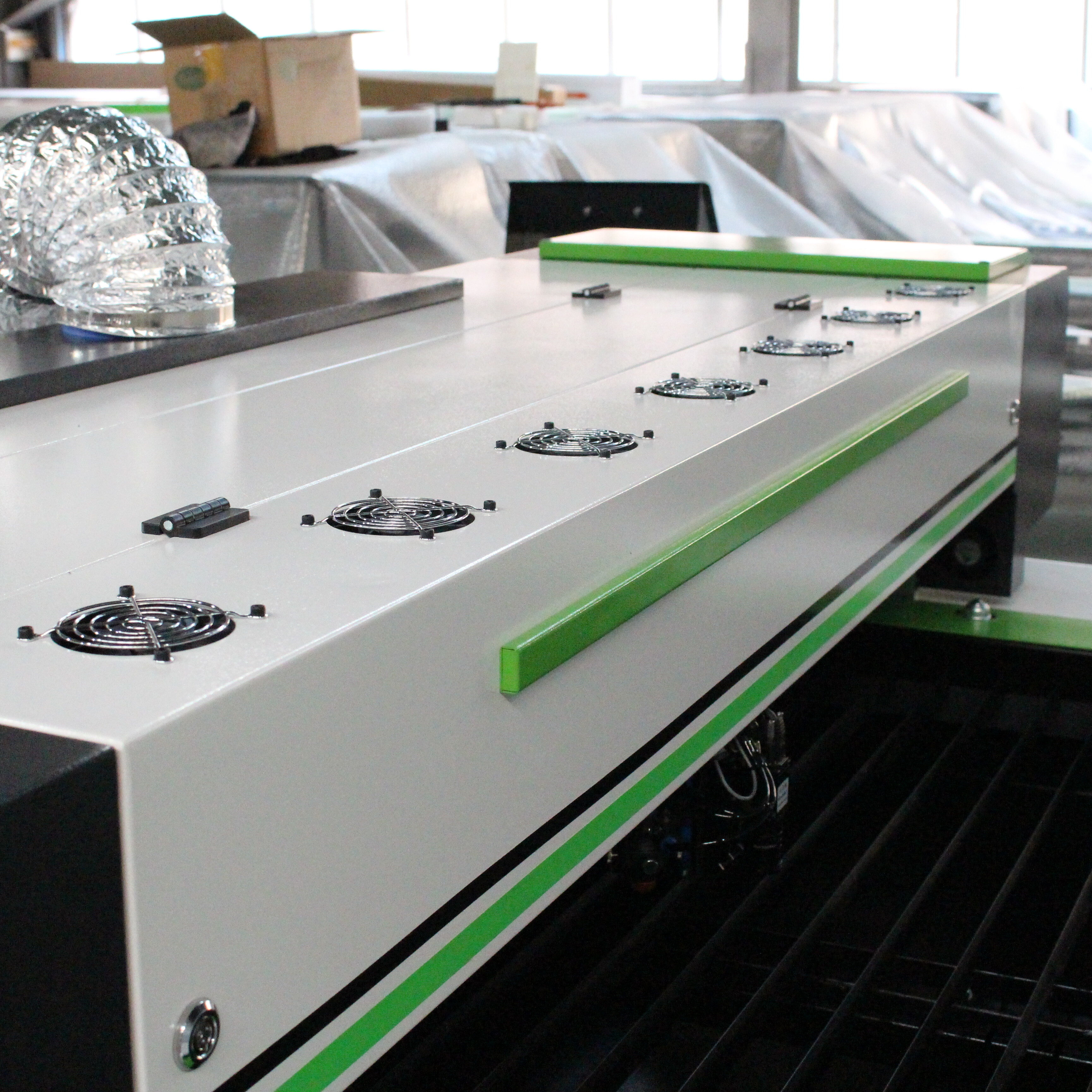 Máquina de corte y grabado láser por levitación magnética