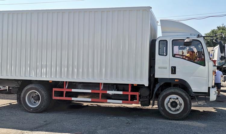 Howo 4x2 15T Light Cargo Van Box Truck