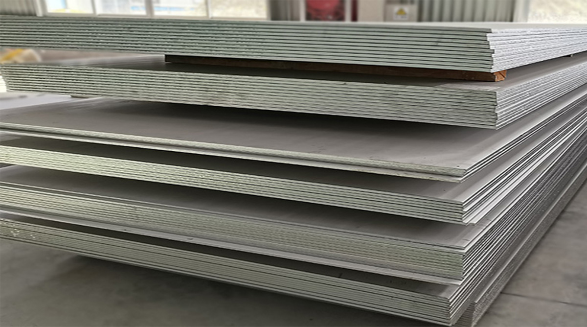 Stainless steel hot rolled plate