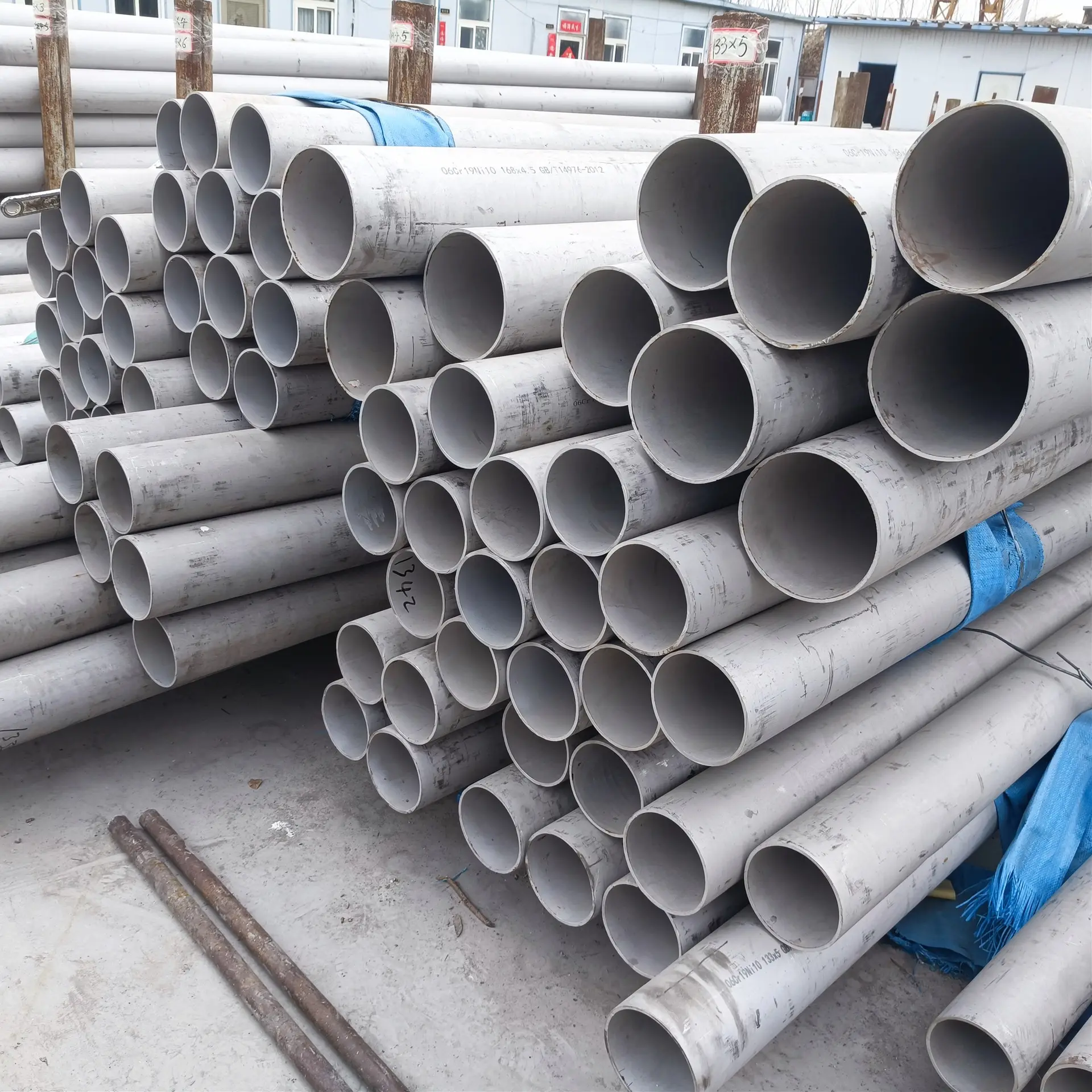 Stainless steel pipe