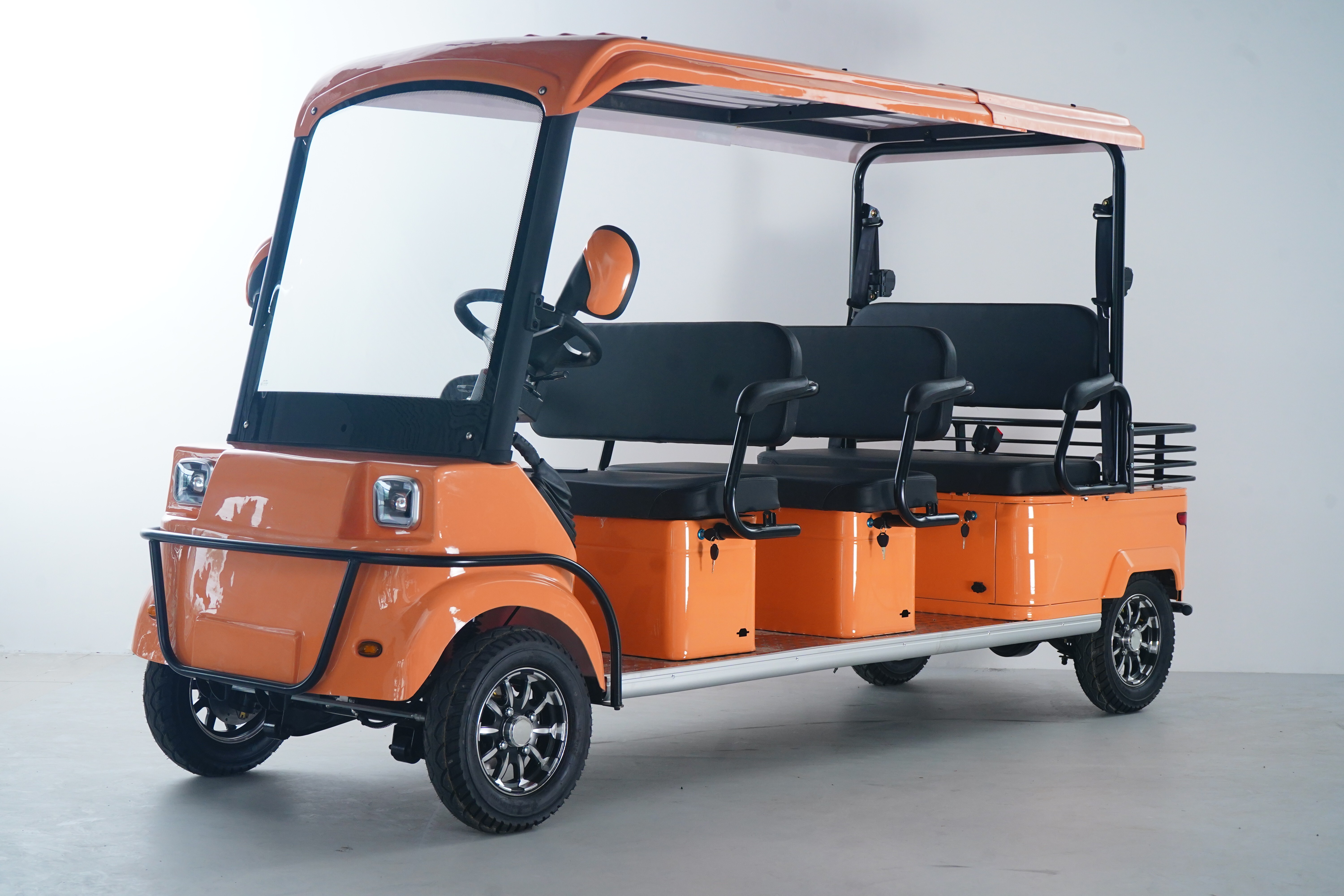 M7 golf carts with 6-seat rear box golf courses