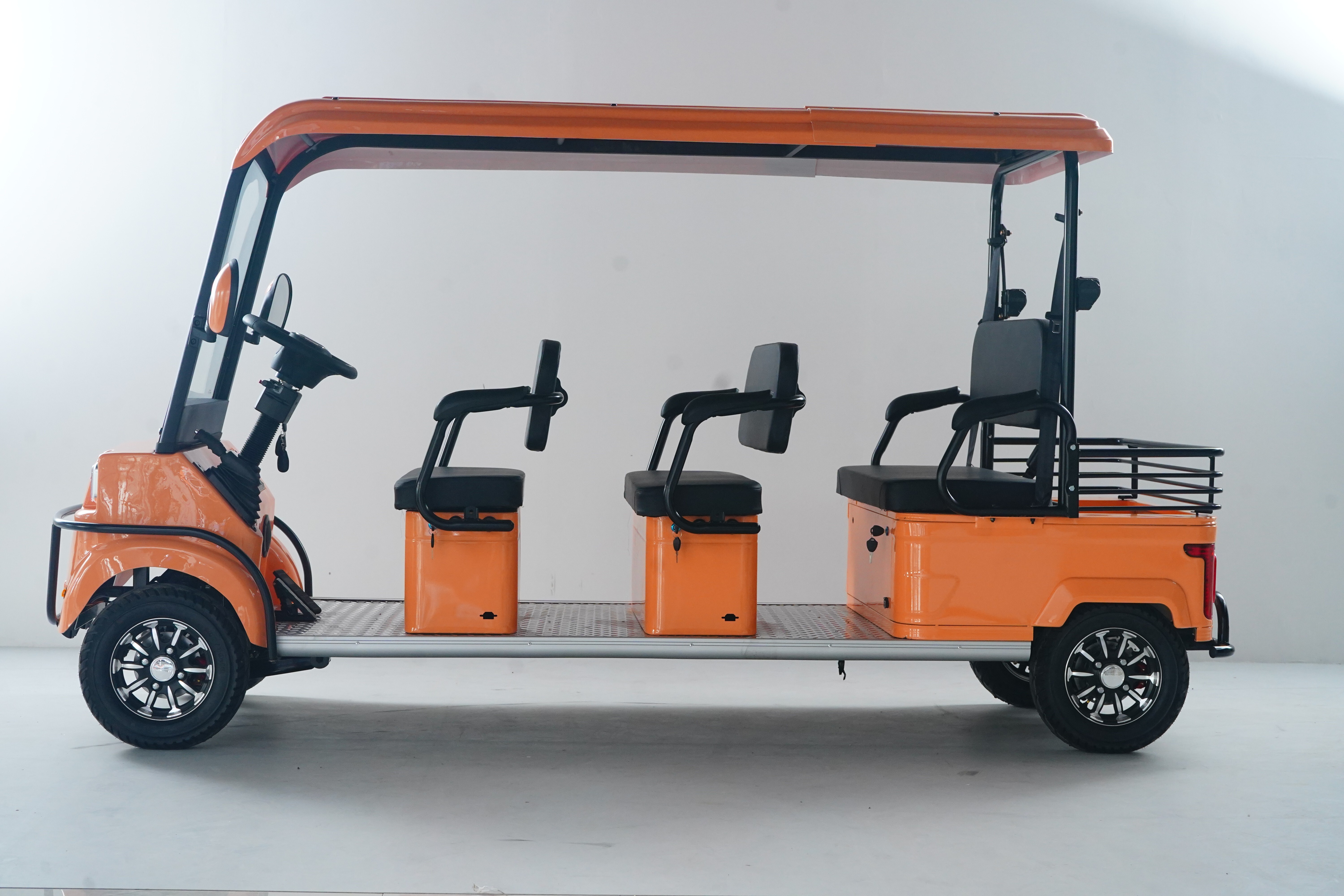 M7 golf carts with 6-seat rear box golf courses