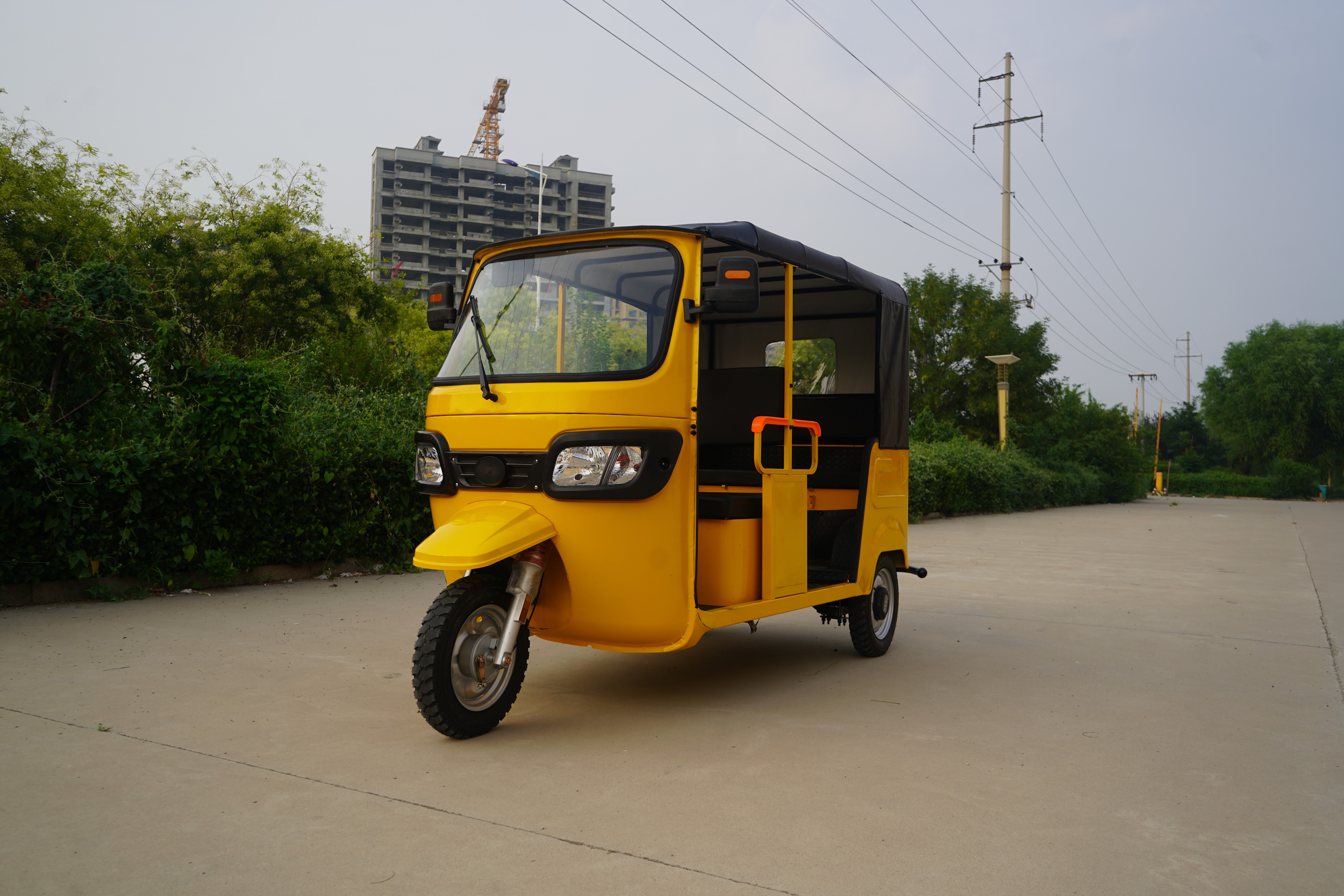 Tuk-tuk yellow urban taxi 6 passengers