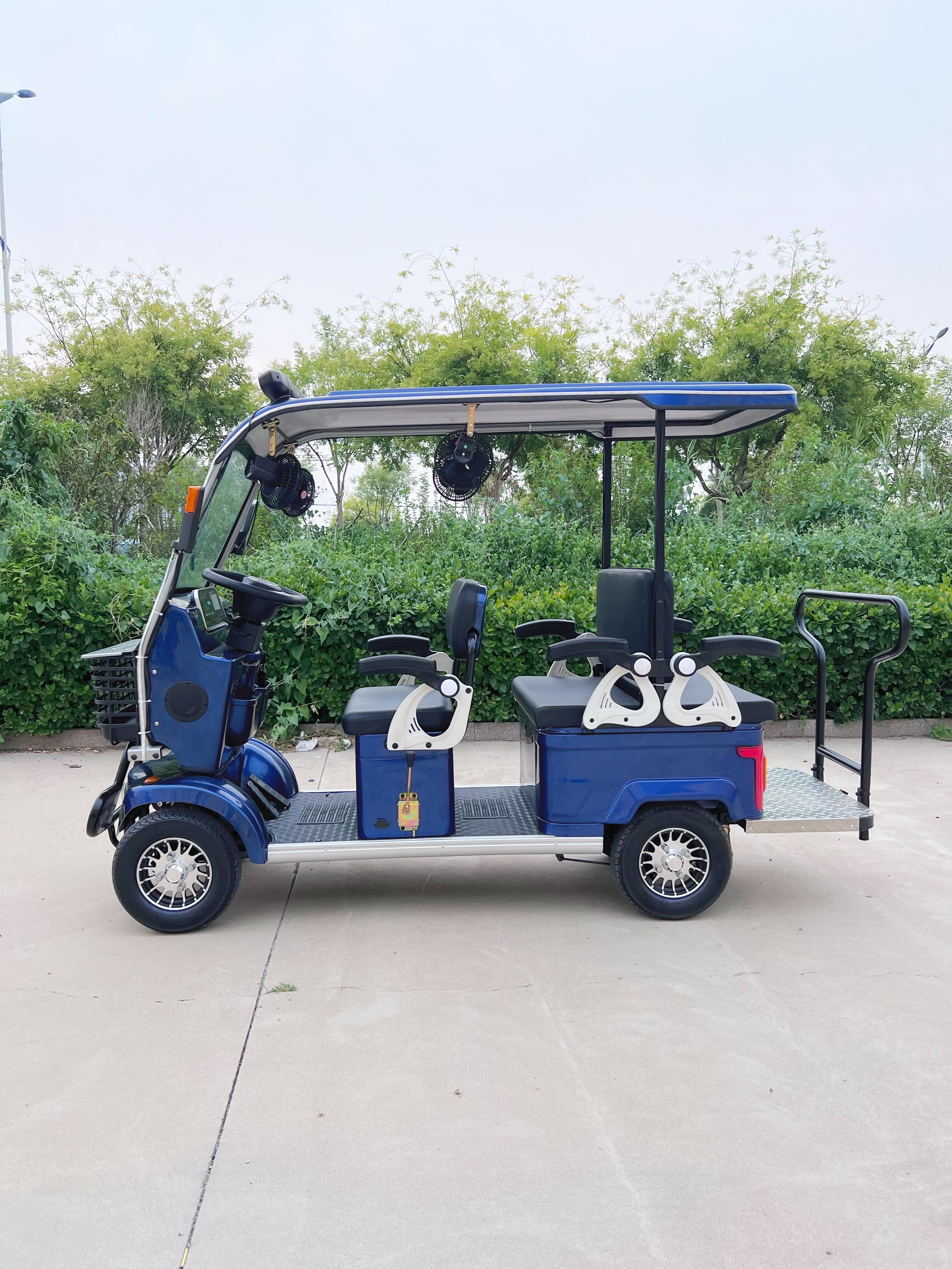E900 Three-row golf carts