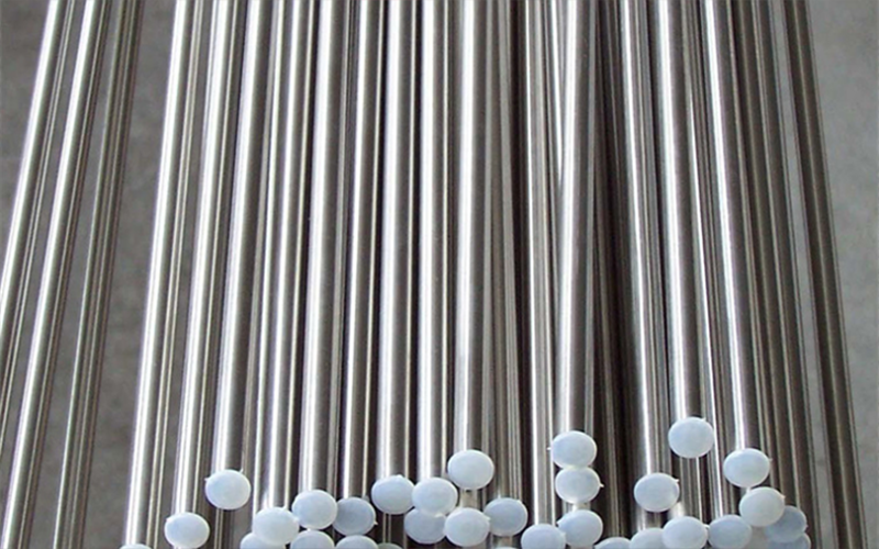 Titanium alloy bar