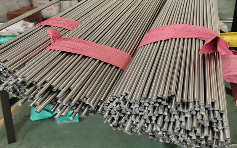 Titanium alloy bar