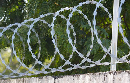 Razor barbed wire fencing1.jpg