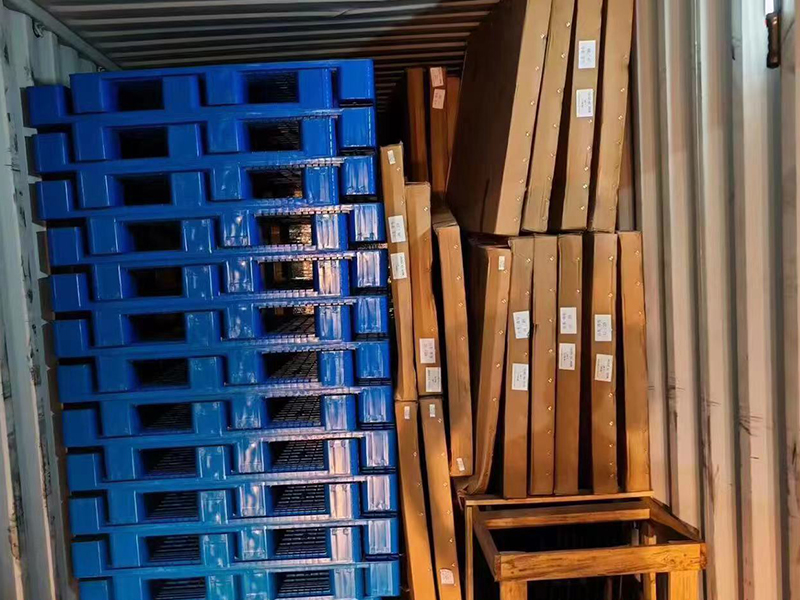 A Mexican Customer Has Purchased Our Company's Plastic Pallets