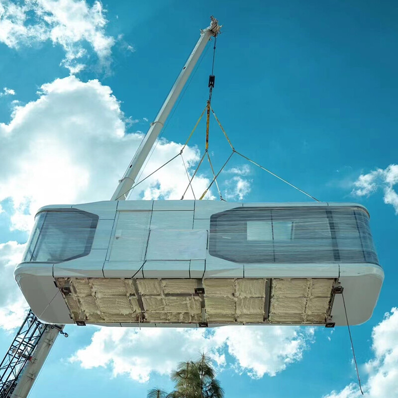 S85 Deluxe Space Capsule