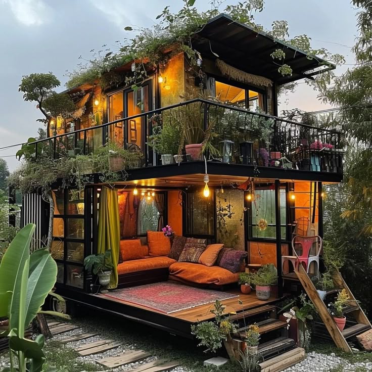 Container house with close contact between fashion and nature
