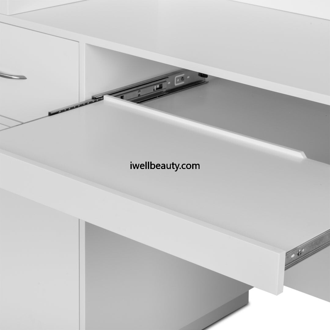 White  barber waiting area-MD-BW0061