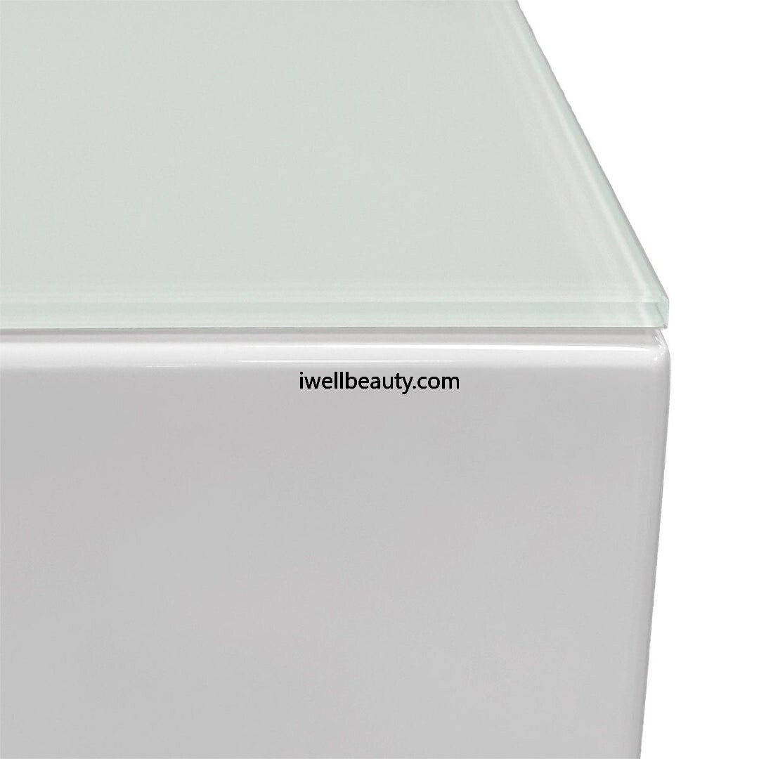 White  barber waiting area-MD-BW0061