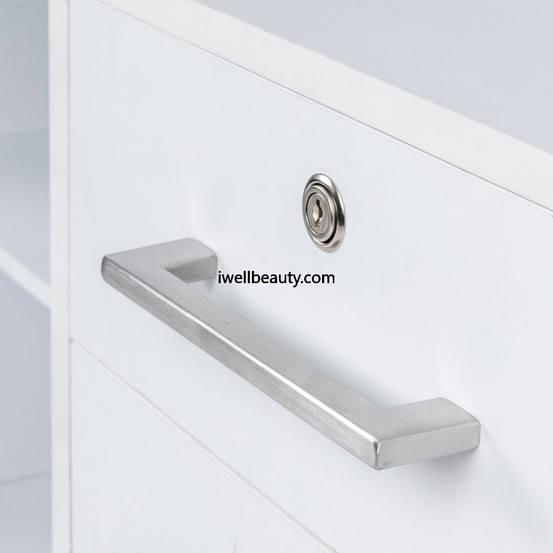 White  barber waiting area-MD-BW0060