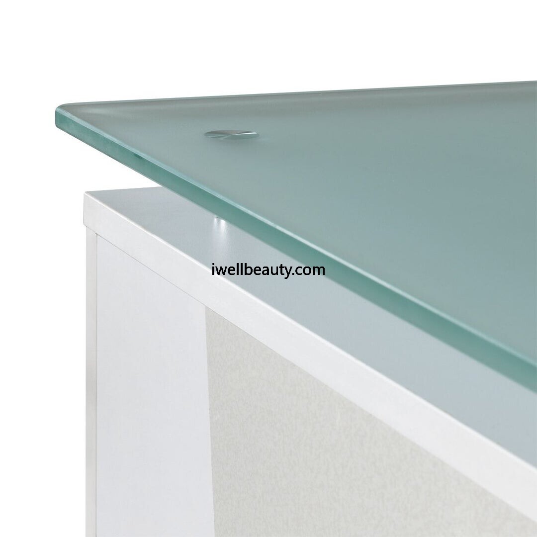 White  barber waiting area-MD-BW0060