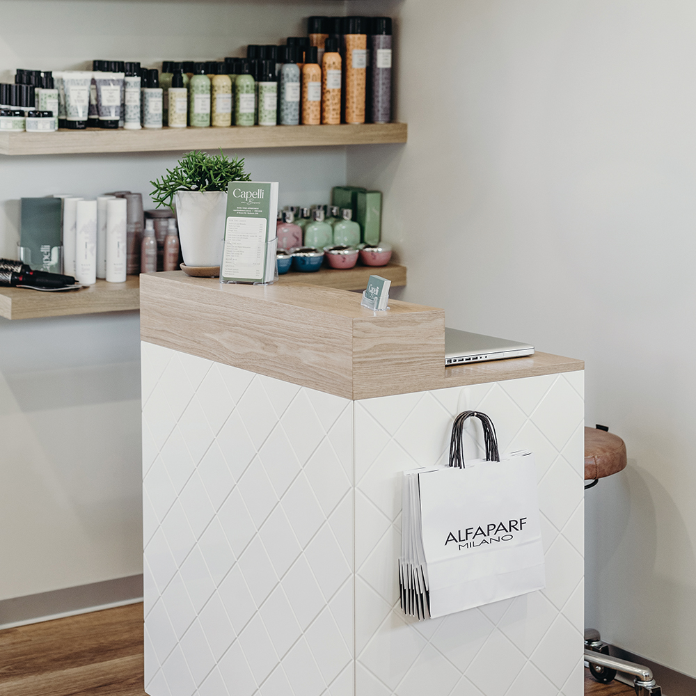 White barber waiting area-MD-BW0070